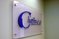 logo nổi quầy lễ tân